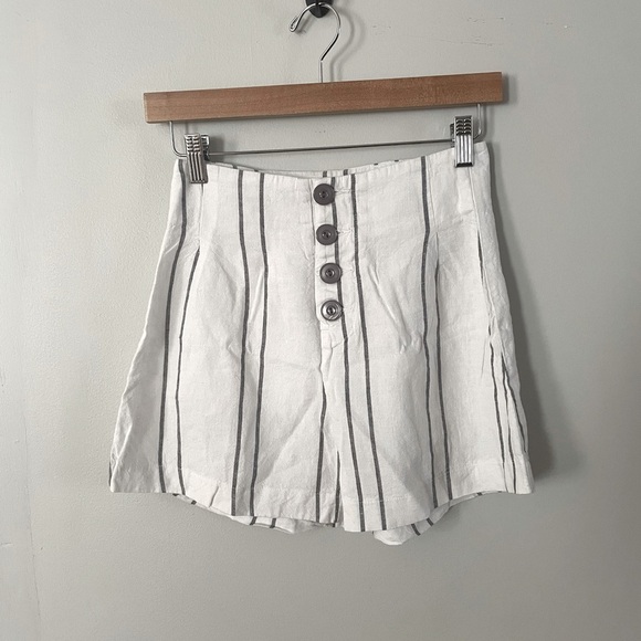 Pants - ☀️Women’s White Striped Cotton Pleated Shorts